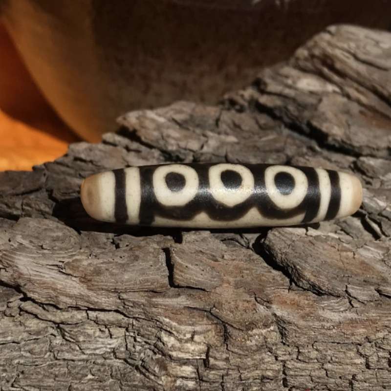 Qing Dynasty Antique Dzi Bead – Tibetan Five-Eyed Dzi, 130-Year Collection, Vintage Buddhist Amulet Gem
